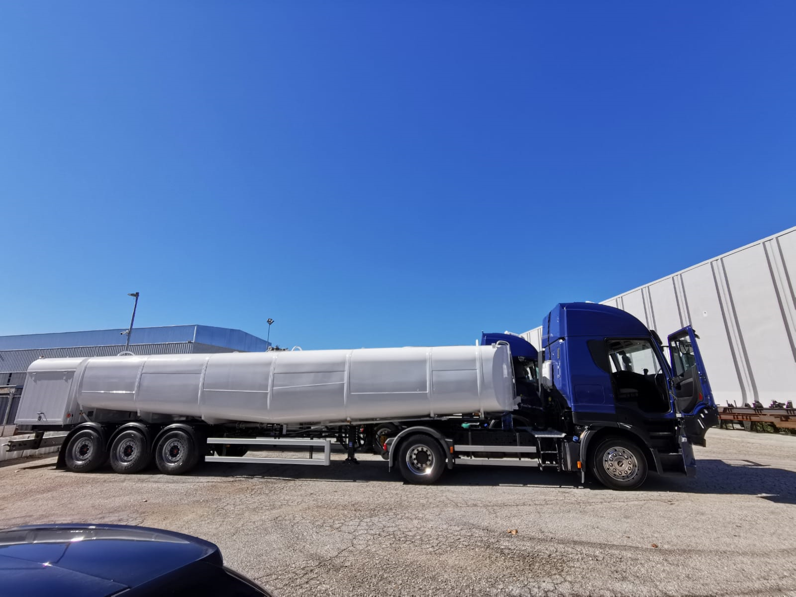 Owner engineering management company for the procurement of two units aircrafts refuellers (60,000 liters and 45,000 liters capacity)
