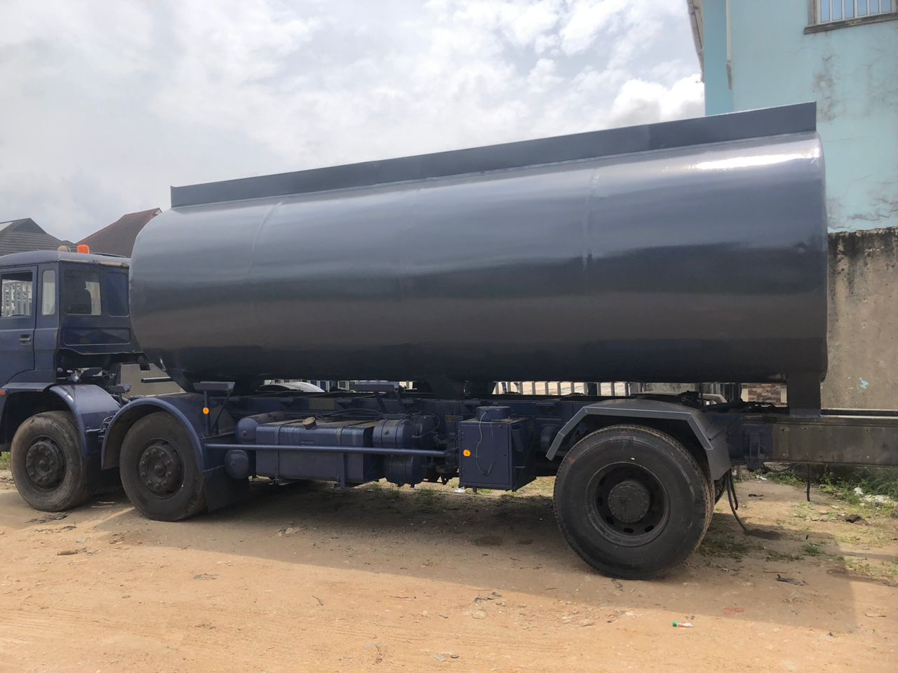 Construction of 20,000 liters capacity mobile diesel storage system